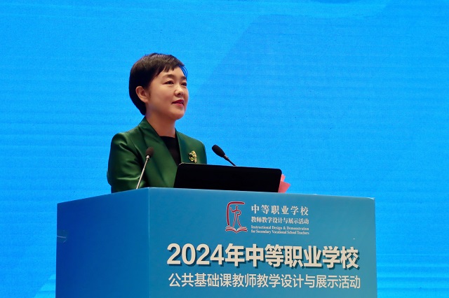 我校校长魏萍致辞.jpg