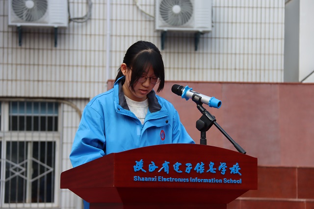 女生代表周湘雪发言1.jpg