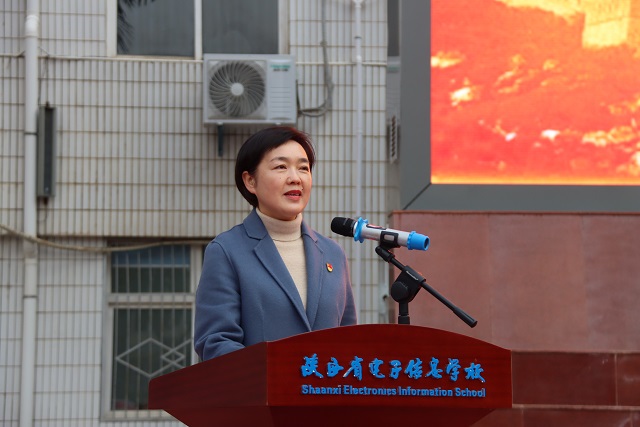 魏萍校长作开学致词.jpg