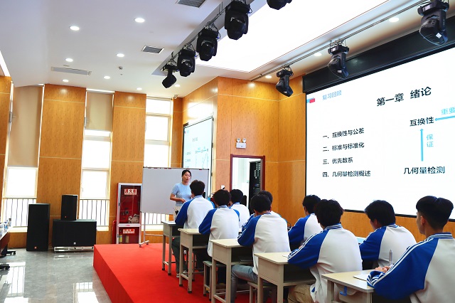 1748336706728562.jpg 陕工院任雪娇老师展示高职示范课.jpg