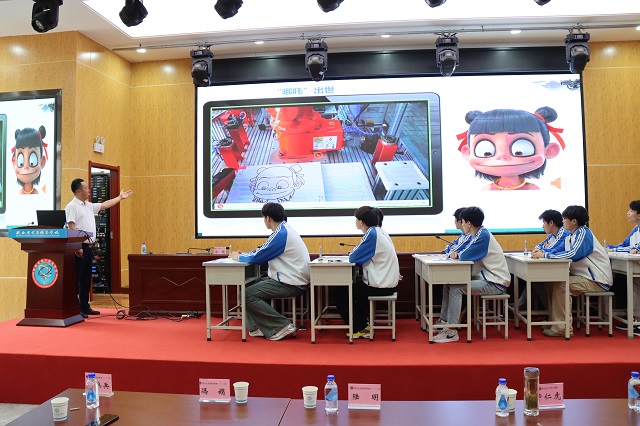 1748336731184669.jpg 眉县职教中心赵金波老师展示中职示范课.jpg