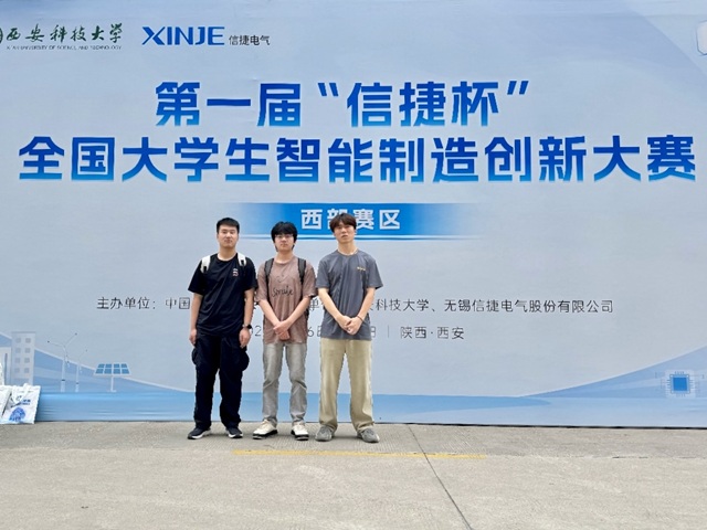 图为指导老师与参赛学生合影- 副本.jpg