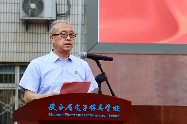 张中华副校长宣布仪式礼成.jpg